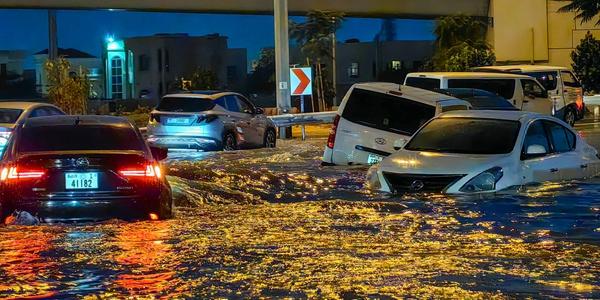 사막 도시 두바이에 쏟아진 홍수, 영미권 전문가들 “기후변화 영향 유력”