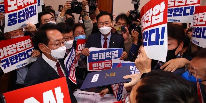 [기자의눈] 국힘, ‘책임정치’ 구현 차원서 민주당에 국회 상임위원장 다 넘기는 건 어떤가