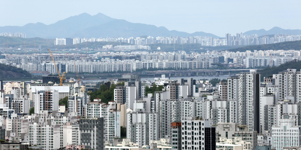 [데스크리포트 5월] 서울 부동산의 두 얼굴, 악성 미분양과 무순위 광풍