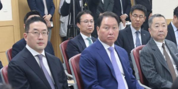 최태원·구광모·박정원 '간병돌봄 가족' 지원 뜻 모아, LG 두산 25억 후원