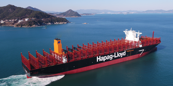 한화오션, 포스코와 공동개발한 연료탱크 탑재한 초대형 컨테이너선 인도 