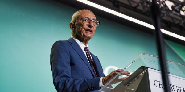 미국 중국과 기후대응 협력, 자국 산업 보호 위해 태양광 관세장벽 높인다