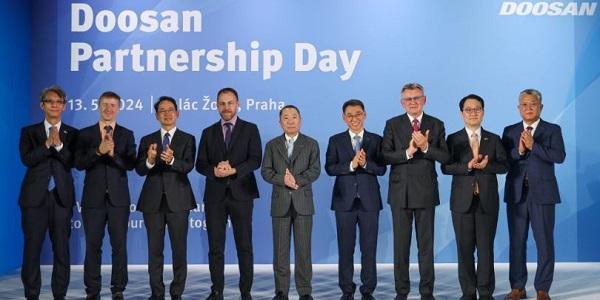 두산 회장 박정원 체코서 한수원 원전 수주 지원, 