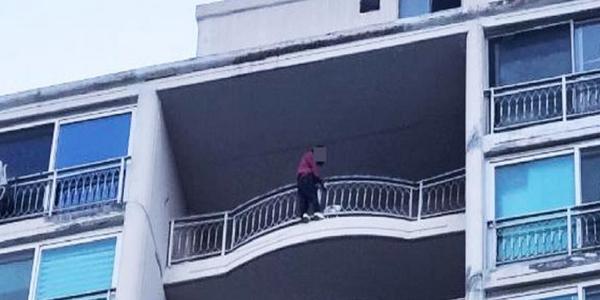 안양 아파트 15층서 추락 위기 놓인 60대 치매 여성 구조돼 