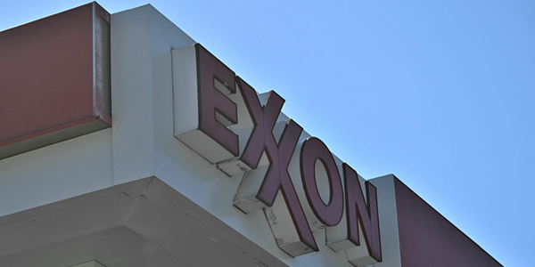 기후투자자들 상대로 주총서 승리한 엑손모빌, '위험한 선례' 비판도 나와 