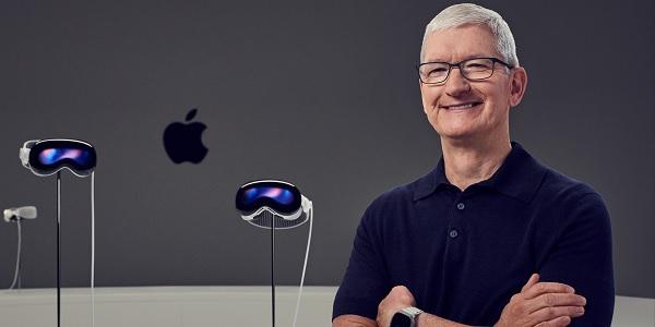 애플 비전프로 활용성 의문에 팀 쿡 설득 나서, '누워서 보는 TV' 장점 강조