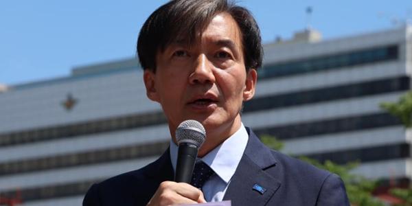 조국 “대통령 난 화분 거부는 쇼가 아니라 명확한 정치적 메시지”