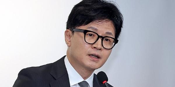 [미디어토마토] 한동훈 국힘 당대표 출마 놓고 ‘안 돼’ 44.2%, ‘도전’ 40.1%