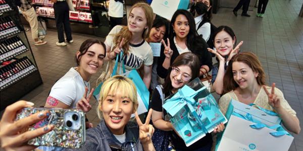 CJ올리브영, 외국인 관광객 대상 'K뷰티 도슨트 프로그램' 운영 