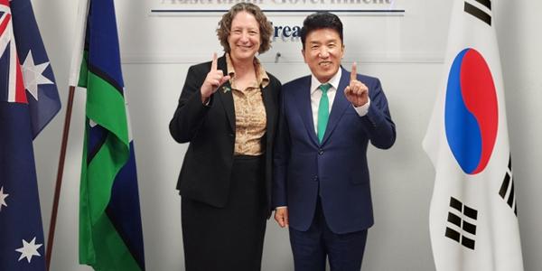 함영주 호주에서 첫 하나금융 IR, 
