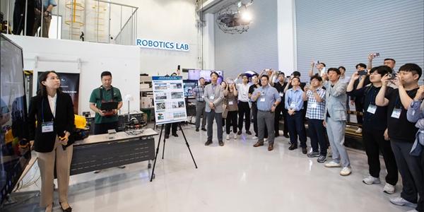 현대건설 건설로봇 원격제어·무인시공 기술 시연, 