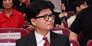 '김건희 문자'에 '연판장 논란'까지 공격받는 한동훈, 극복하면 윤석열 레임덕?