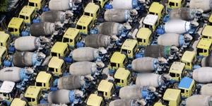 레미콘 제조사와 운송기사 갈등 장기화, 건설사 공사비 부담 가중에 긴장  