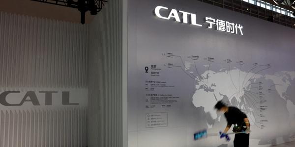 중국 LFP 배터리 가격 1년 만에 '반토막', 공급 과잉에도 저가 공세 이어져