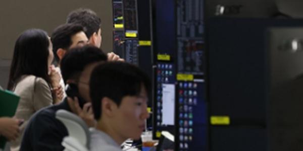 코스피 장중 외국인 기관 매도세에 2800선 깨져, 코스닥은 강보합세 