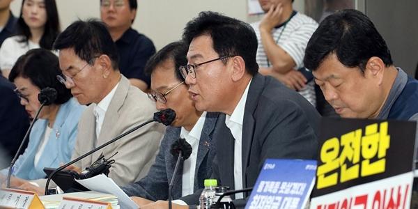 내년 최저임금 1만 원 고지 밟나, 노동계와 경영계 수정안 격차 빠르게 줄어