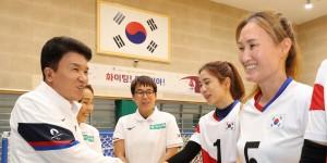 하나금융 파리 패럴림픽 선수단에 후원금, 함영주 