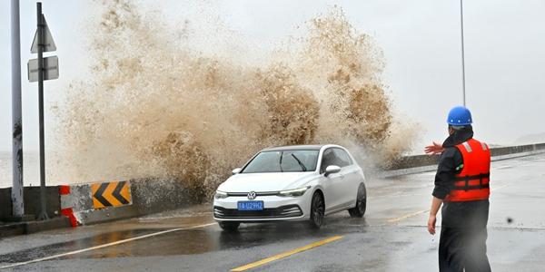 중국 친환경차 판매 장려하는 인센티브 도입, 차량 구매자에 2만 위안 지급