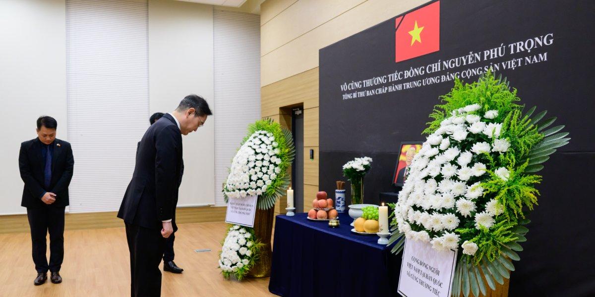 이재용 주한 베트남 대사관 찾아 서기장 조문, 