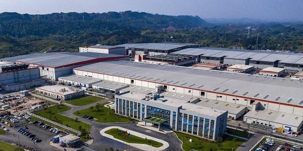 전기차 배터리 무리한 투자로 공급과잉 역풍, LG엔솔 SK온 삼성SDI 위기 커져