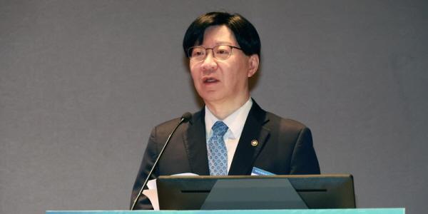 재산 공개 금융당국 고위공직자의 투자 선택은, 채권 늘리고 미국주식 더 사고 