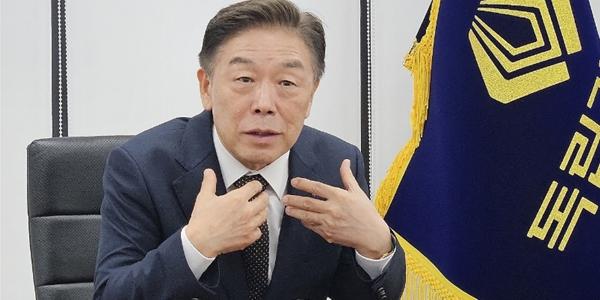 [여론조사꽃] 윤석열의 김형석 독립기념관장 임명, ‘부적절’ 74.5%로 압도적