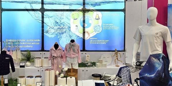 CJ제일제당, 패션전시회에서 생분해성 바이오 소재 PHA 적용한 제품 공개