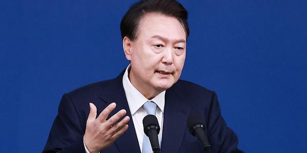 윤석열 의대 증원 입장 불변, “의료체계 ‘전문의와 진료지원 간호사 중심’ 전환”