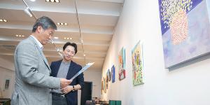 케이뱅크 행장 최우형, 장애인 문화사업장 ‘올모’ 방문해 창작활동 지원