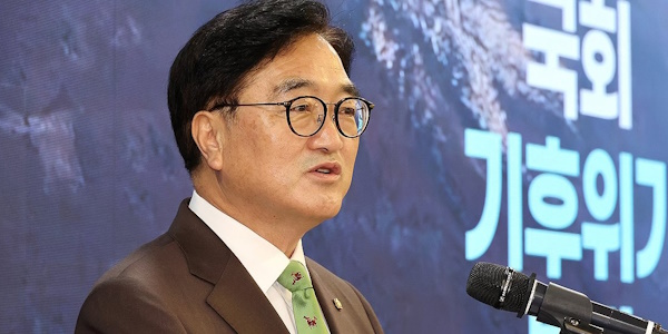 국회의장 취임 100일 앞둔 우원식, 여야 충돌 속에 중재자 역할 한계에 고심
