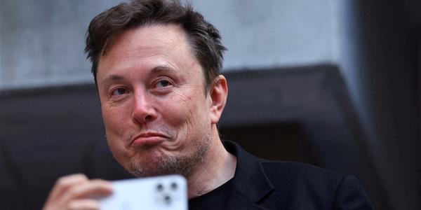 일론 머스크 '테슬라 스마트폰' 출시 가능성 언급, 