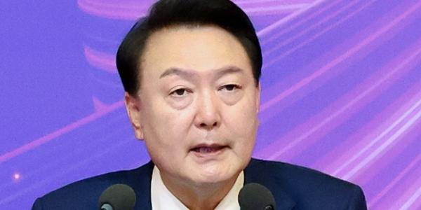 전국지표조사 윤석열 지지율 25%로 하락, 정당지지 국힘 28% 민주 26%