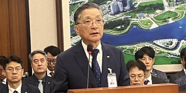 [현장] LH 이한준 국감서 진땀, 용산어린이정원과 철근누락 질타에 회피 주력 