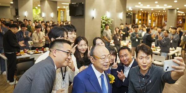 김승연 한화 판교 R&D센터 방문해 기술혁신 강조, 3남 김동선 대동 