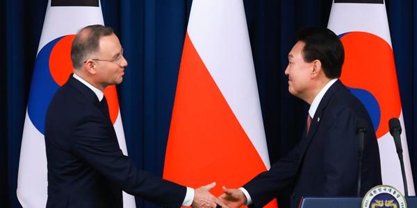 윤석열 폴란드 대통령과 정상회담에서 방산협력 논의, 북한 러시아 파병 규탄