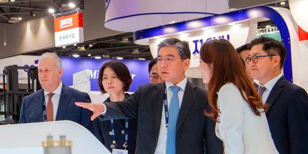 현대차 장재훈 “미국 대선 시나리오별로 대응, 전기차 보조금은 일시적 요인