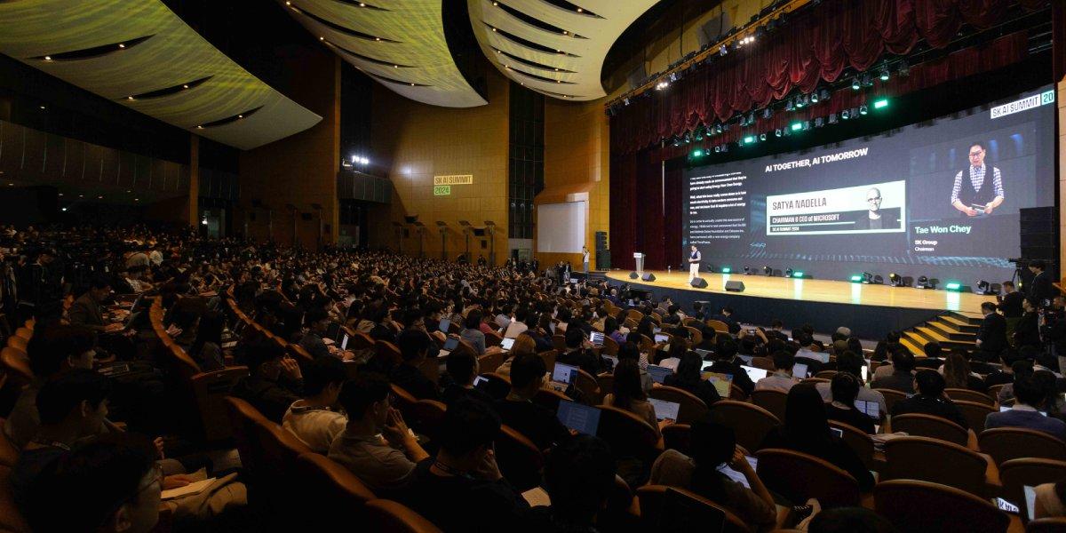 최태원 이끈 'SK AI 서밋' 성료, 글로벌 AI 생태계 구축 위한 협력의 장