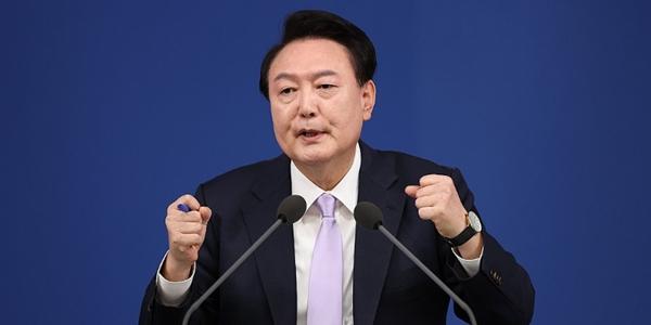 윤석열 '우크라이나 무기지원' 뒷북 발언, 트럼프 정부와 엇박자 우려 커져