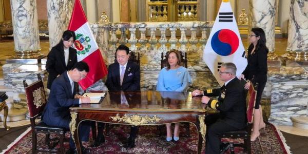 HD현대 , 페루 국영 시마조선소와 잠수함 공동개발 양해각서 체결 