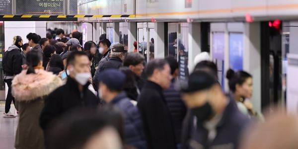 서울교통공사 1노조 파업투표 찬성 71%, 전국철도노조 준법투쟁 들어가 