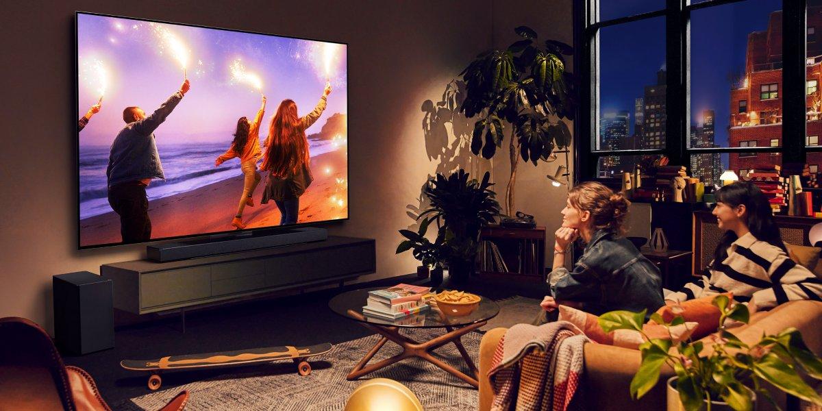 LG전자 올레드TV, 영국·미국 매체 선정 '올해 최고의 TV' 휩쓸어