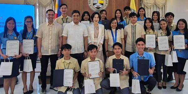 롯데장학재단, 필리핀 대학생들에게 '신격호 글로벌 장학금' 전달