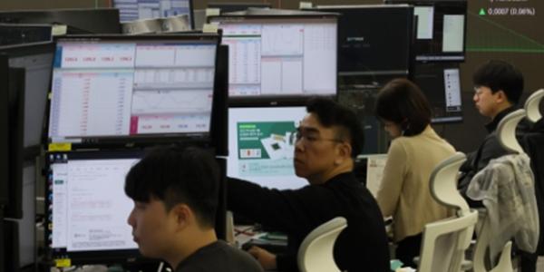 코스피 장중 외국인·기관 매도세에 2510선 하락, 코스닥도 690선 약보합