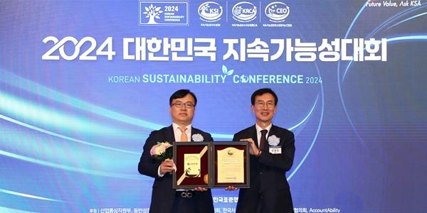 신한금융 '지속가능성보고서상' 5년 연속 수상, 진옥동 