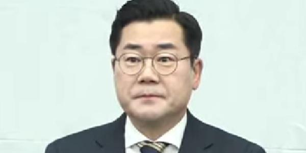민주당 윤석열 탄핵 표결 위해 국회 본회의장 입장, 박찬대 