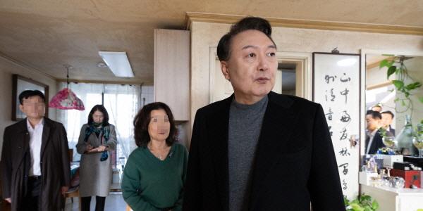 탄핵 가결 뒤 부동산 한파, 재건축 정책동력 상실에 거래량·시세 급락 경고등