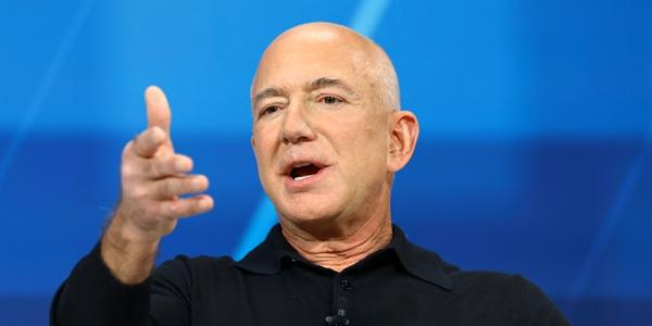 제프 베이조스의 블루오리진 머스크의 스페이스X에 도전, 트럼프 정부 이해충돌 문제가 변수 