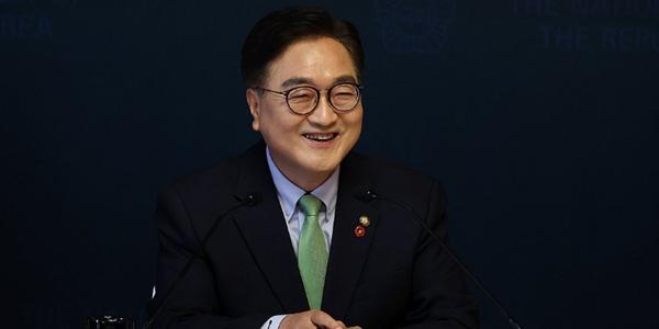 탄핵정국에 빛난 우원식, 민생 행보 이어 쌍특검 난제 풀어 존재감 커질까