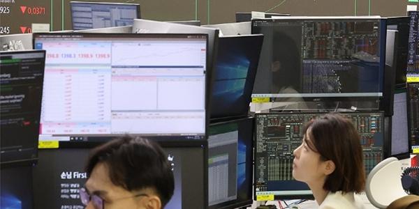 코스피 장중 외국인 매도세에 2440선 줄다리기, 코스닥도 약보합세 670선