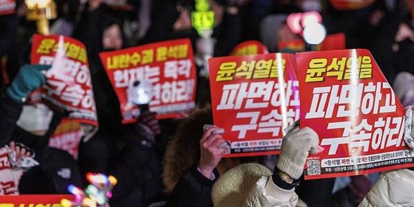 현직 대통령으로 헌정사상 첫 체포 앞둔 윤석열, 정권 붕괴 부른 7가지 장면